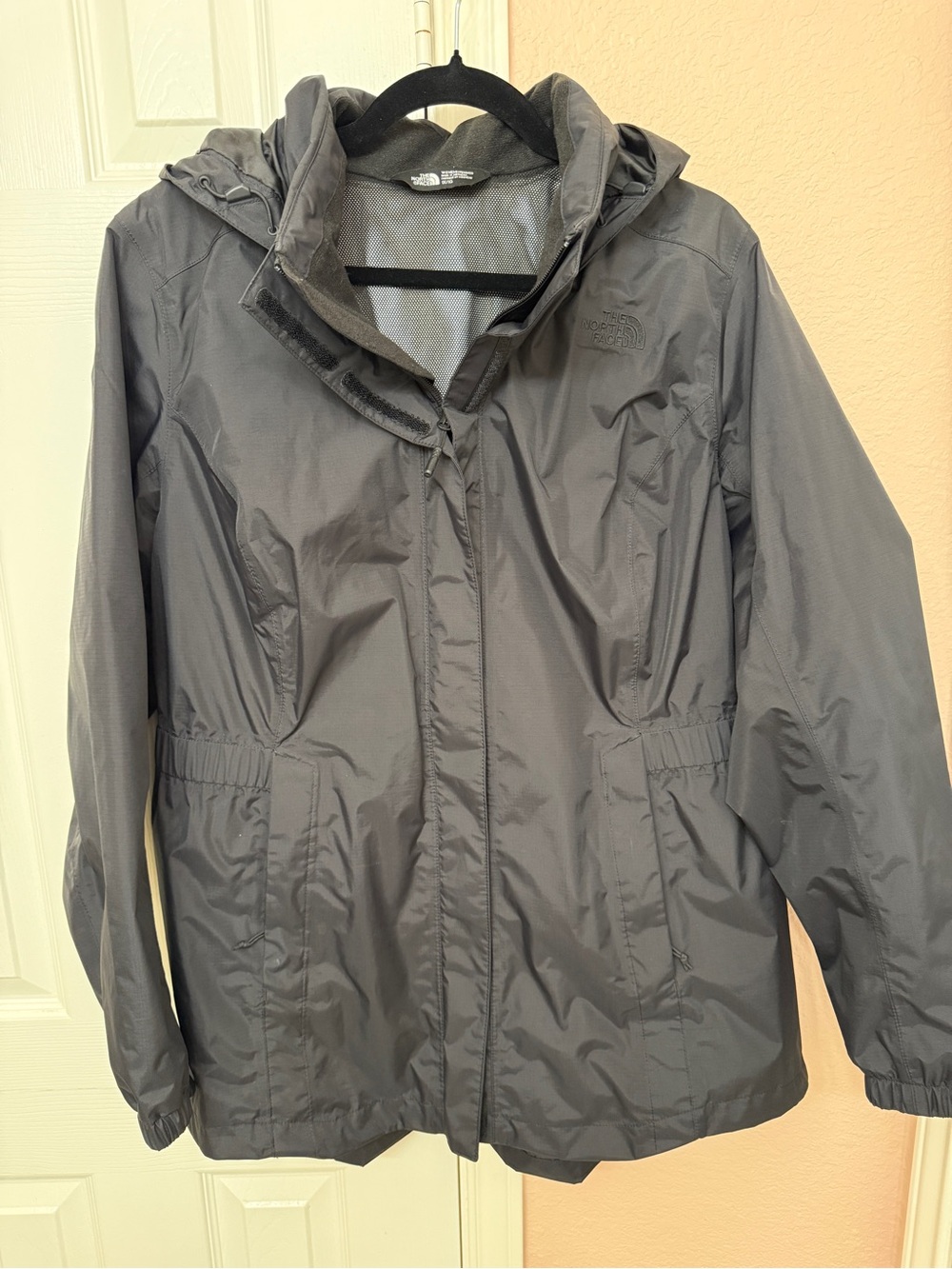The North Face Women’s Black Waterproof Hooded Jacket-Size 1X